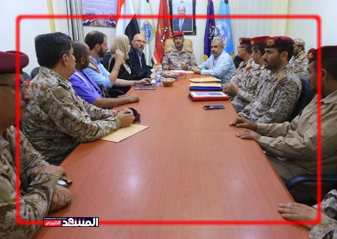 بن عزيز يبحث مع وفد من الصليب الاحمر اجراءات اتمام عملية تبادل الاسرى