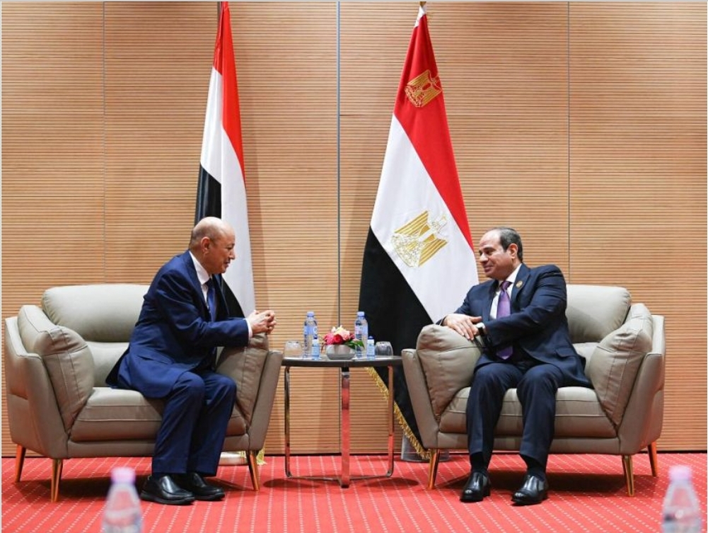 العليمي يلتقي السيسي على هامش اجتماع القمة العربية