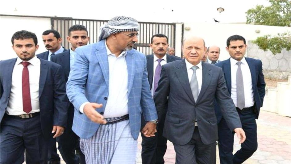 صحيفة إماراتية تشكك في عودة العليمي إلى عدن في ظل التوتر مع الانتقالي