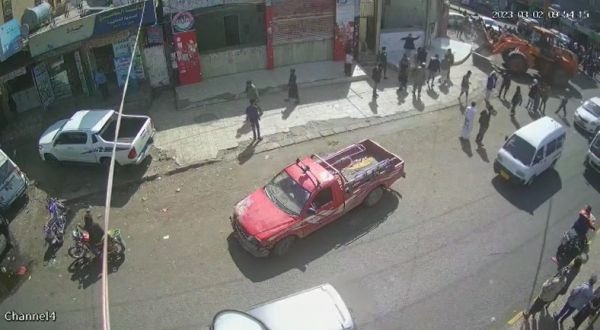 ميليشيا الحوثي تهدم محال تجارية جوار منزل الرئيس السابق عبدربه منصو رهادي - (فيديو)