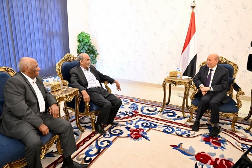 العليمي يستقبل اللواءين الصبيحي ورجب ويتعهد بالافراج عن باقي المحتجزين في سجون الميليشيا بمن فيهم محمد قحطان