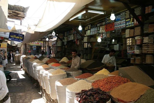 التسعير الجبري يُغضب تجار صنعاء... وميليشيا ايران تبرر بضبط الأسواق
