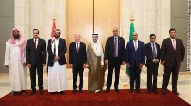 صحيفة لندنية: الوحدة الداخلية لمجلس القيادة الرئاسي يهددها تعدد المشاريع وتناقض المصالح