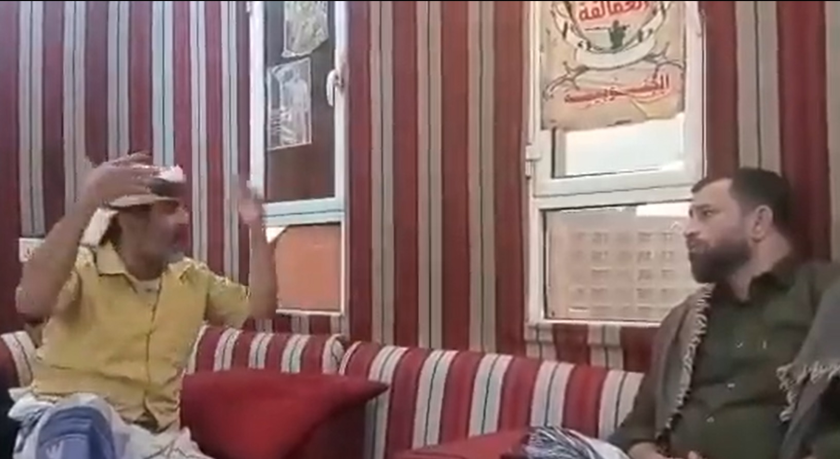 شيخ قبلي من البيضاء يبكي بألم وحرقة بعد اقتحام منزله في عدن: اعتقلوا زوجتي وأناشد كل من فيه نخوة انصافي - (فيديو)