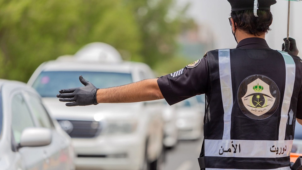 الداخلية السعودية تعلن ضبط اكثر من 800 شخص بينهم يمنيون حاولوا عبور حدود المملكة خلال اسبوع