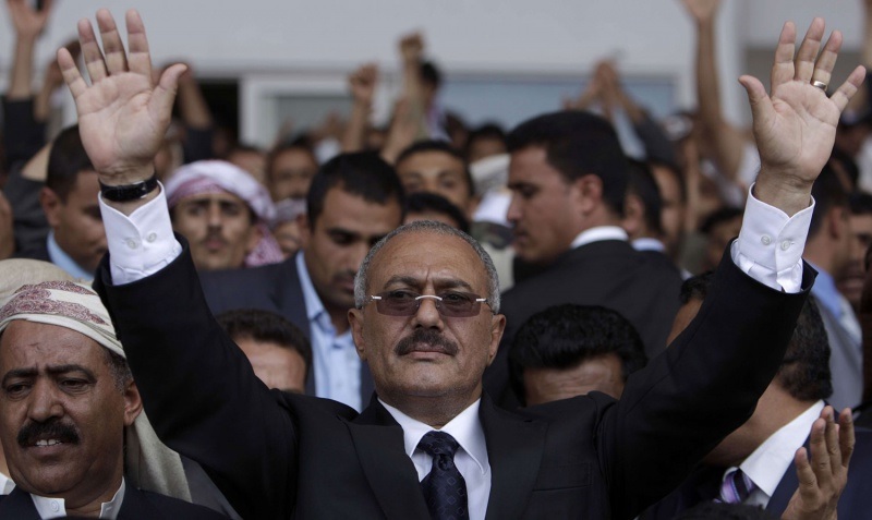 كاتب لبناني: الرئيس صالح كان العقبة الاخيرة في طريق وضع ايران يدها نهائياً على صنعاء 
