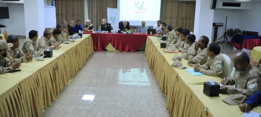 القصيبي يناقش مع قادة فرق "مسام" في اليمن صعوبات العمل
