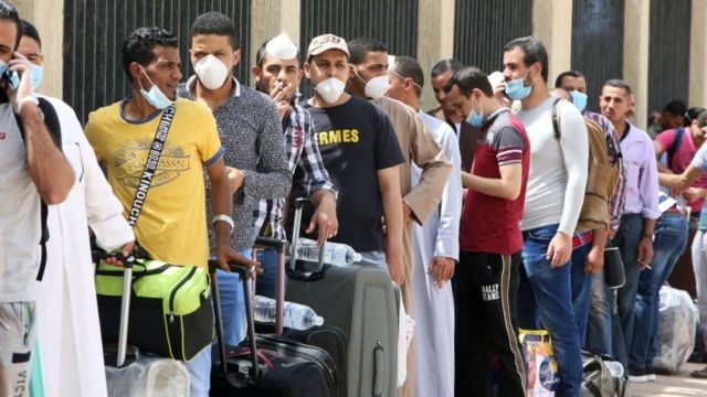 دولة خليجية تفرض رسوماً جديدة على الوافدين