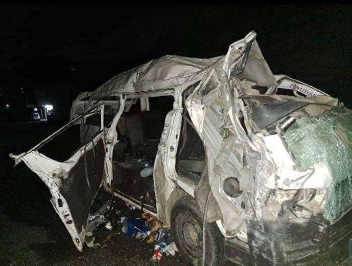 وفاة 4 أشخاص وإصابة آخرين بحادث مروري مروع وسط اليمن
