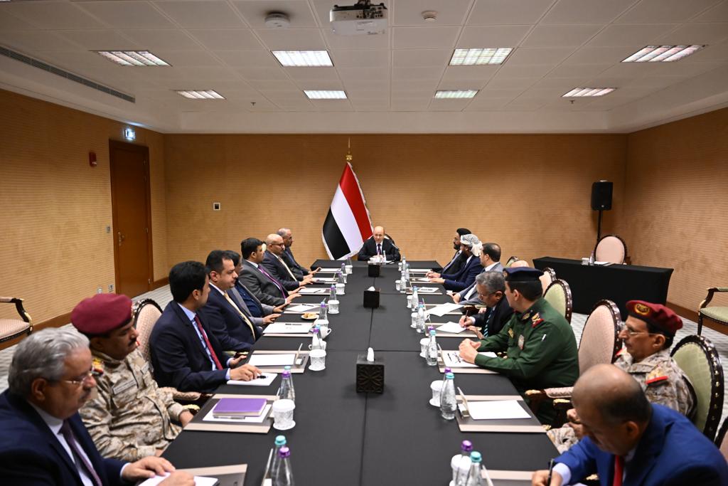 اليمن.. اجتماع مشترك هام لقيادات الدولة يخرج بنتائج هامة ازاء الانقلابيين