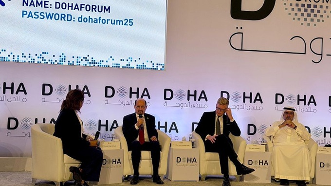 الزنداني يؤكد على معالجة جذور الأزمة اليمنية ويبحث فرص السلام في منتدى الدوحة