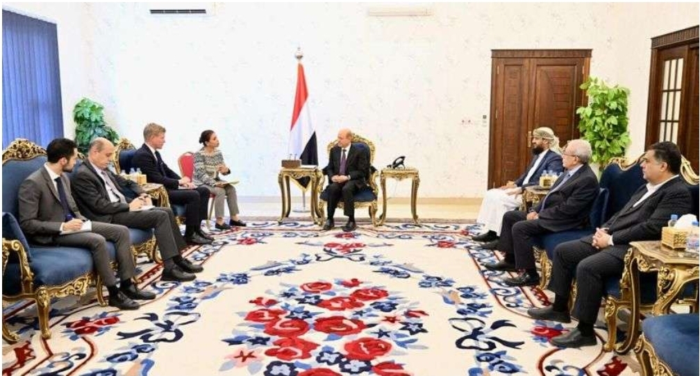 الرئيس رشاد العليمي يستقبل  بعدن المبعوث الخاص للأمم المتحدة