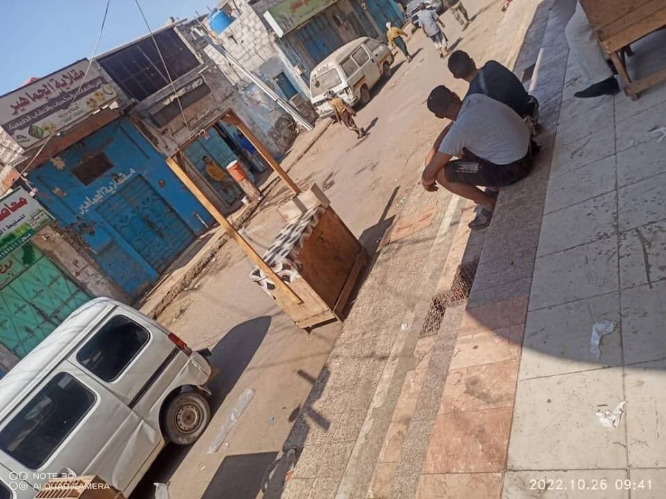 تجار يغلقون محالهم في عدن رفضاً لجبايات تثقل كاهلهم - (صور)