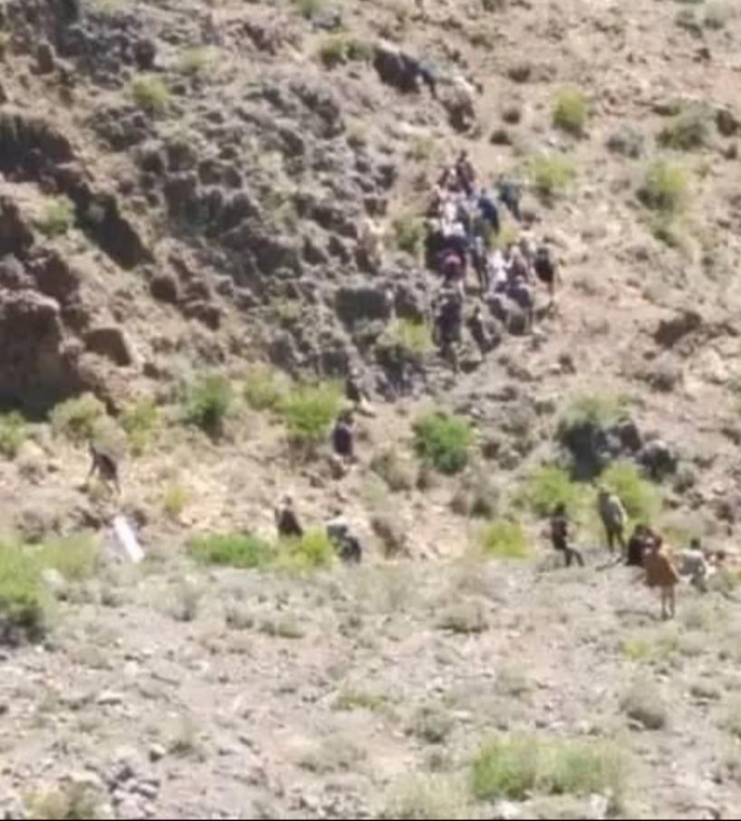 وفاة واصابة اكثر من 12 شخصا اثر انزلاق حافلة نقل ركاب وسط اليمن