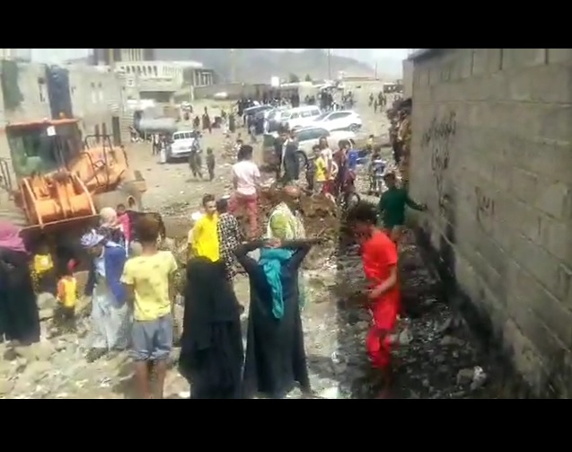 عناصر حوثية تداهم وتهدم منازلاً على رؤوس ساكنيها غرب صنعاء.. والحكومة تعلق - (فيديو)