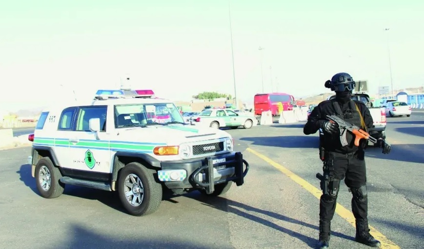 الشرطة السعودية تلقي القبض على يمني لتهريبه أقراص خاضعة لتنظيم التداول الطبي