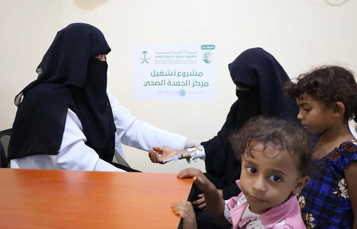 مركز سعودي يواصل خدماته العلاجية والبيئية في حجة والحديدة