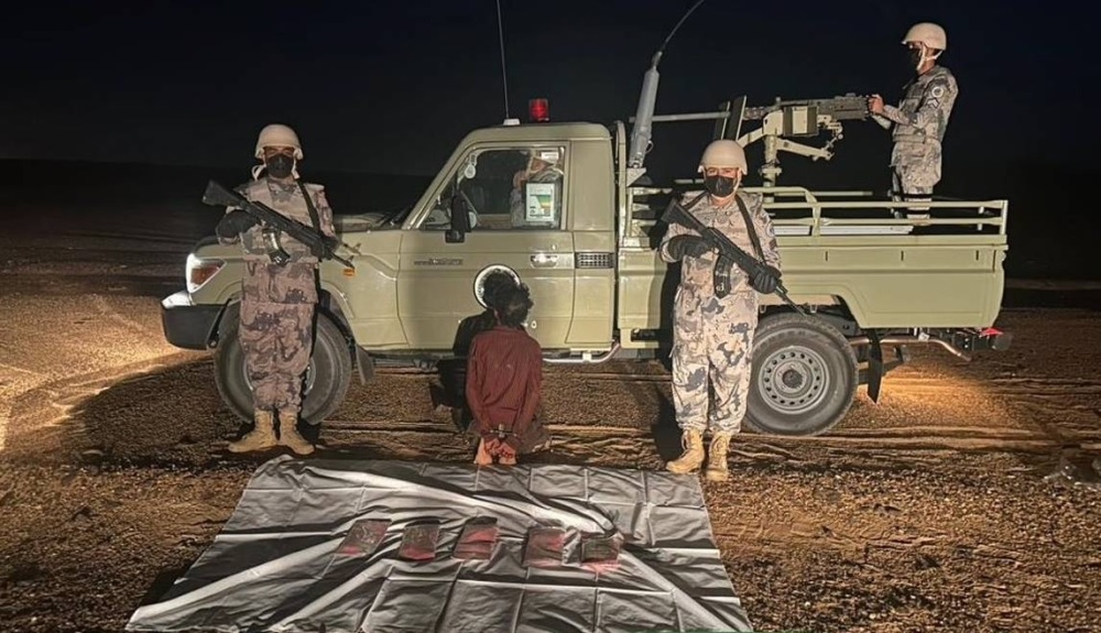 السعودية.. القبض على يمني مخالف لنظام أمن الحدود لتهريبه الحشيش