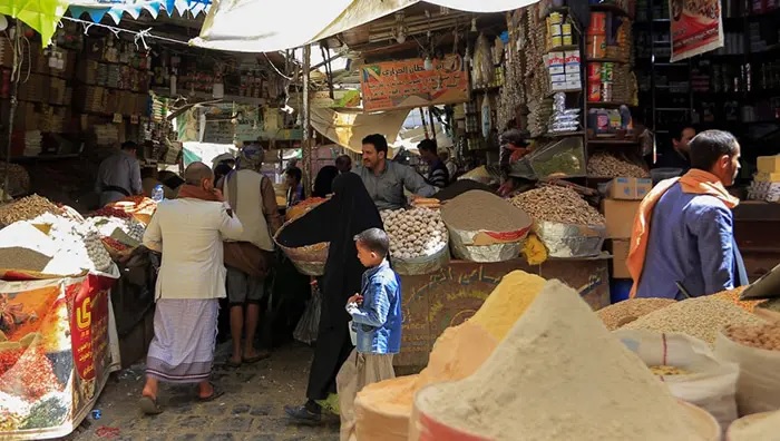 ينفذ ابتداء من اليوم.. ميليشيا ايران في اليمن تصدر قرارا يهدد بجرعة جديدة في أسعار السلع الغذائية - (وثيقة)