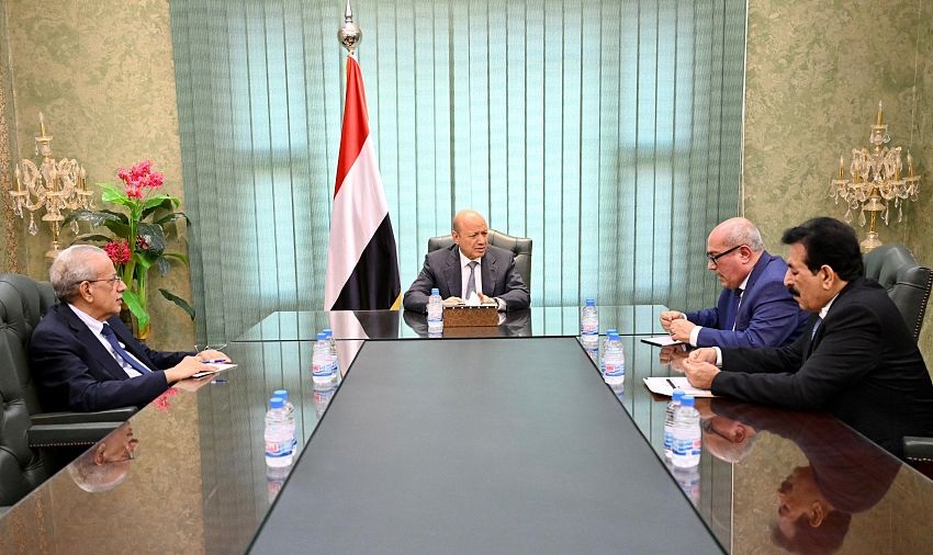 الرئيس العليمي يجتمع بوزير الادارة المحلية ومحافظ الجوف ويشدد على تنسيق الجهود