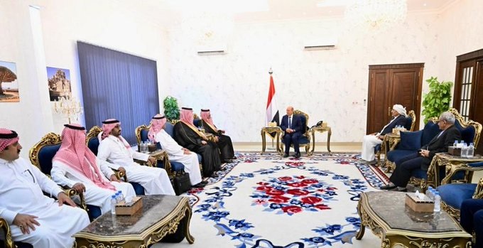 العليمي يستقبل السفير آل جابر في عدن ويناقشان جهود وساطة المملكة لإحلال السلام في اليمن