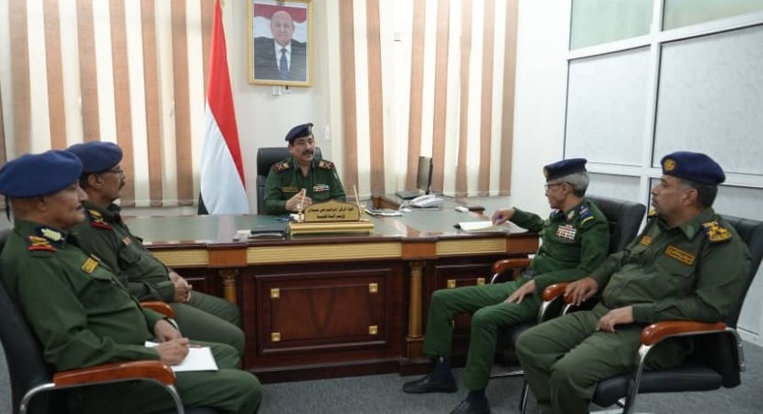 الداخلية اليمنية تؤكد على اهمية تفعيل البصمة الإلكترونية لمنع الازدواج الوظيفي