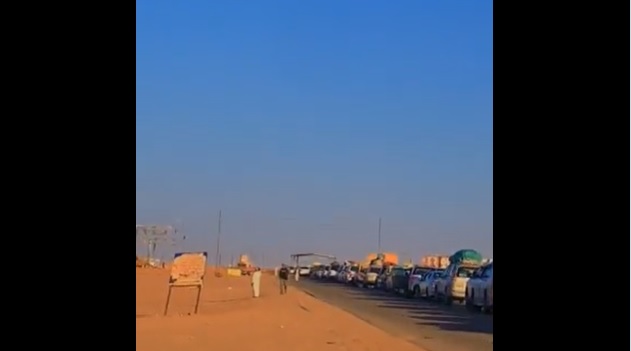 منفذ الوديعة مغلق والمركبات تصطف في طوابير طويلة في انتظار العبور - (فيديو)
