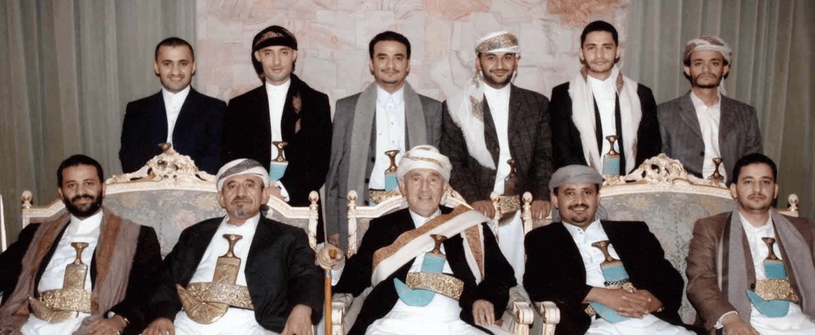ميليشيا ايران تطيح بـ آل الاحمر وتنصب شيخاً موالياً لها زعيما لقبيلة حاشد 