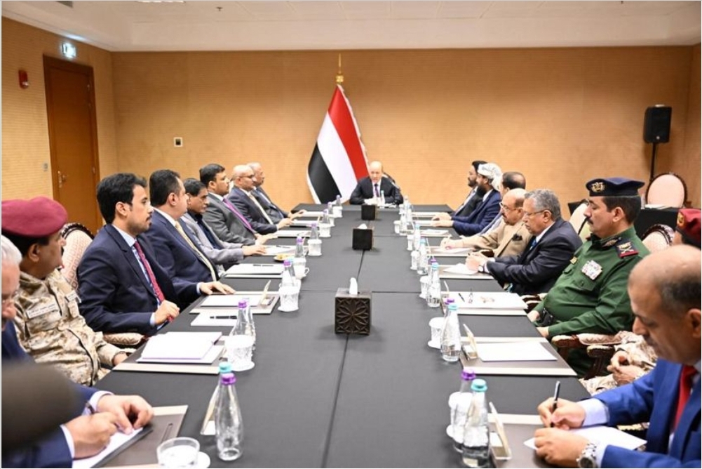 تفاصيل لقاء الرئيس رشاد العليمي  بجميع اعضاء المجلس والبرلمان والشورى ورئيس الوزراء وعدد من وزرائه