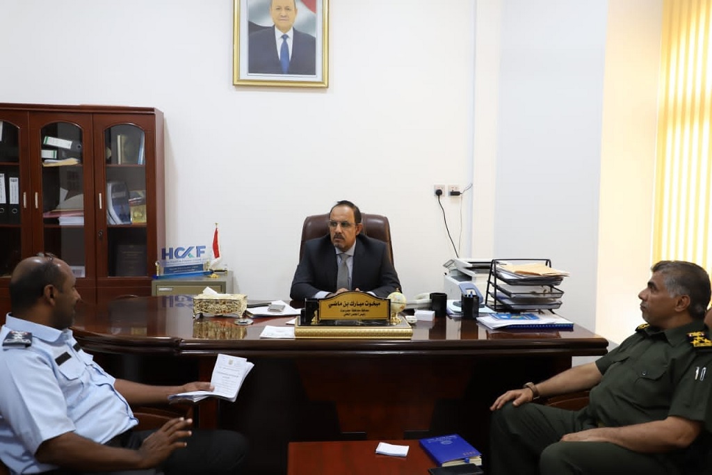 محافظ حضرموت يوجه اجراءات ترسيم المركبات والدراجات النارية 