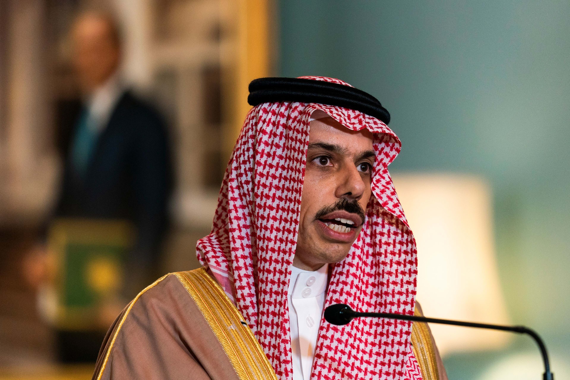 وزير خارجية السعودية: ملتزمون بانهاء الحرب في اليمن