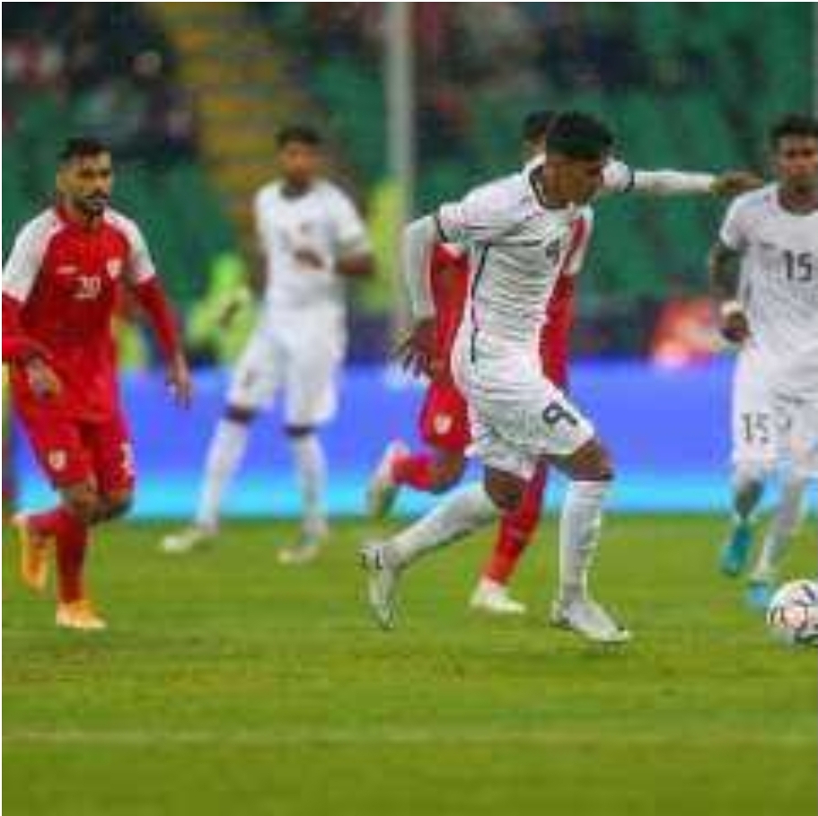 رئيس الاتحاد الكروي في اليمن يقدم مكافأة مالية للمنتخب الوطني بعد مباراته مع عمان