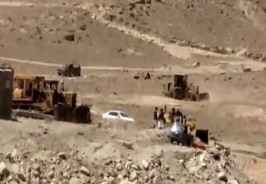 شاهد بالفيديو.. عناصر من ميليشيا ايران تسطو على اراض واسعة مملوكة لقبائل في صعدة 