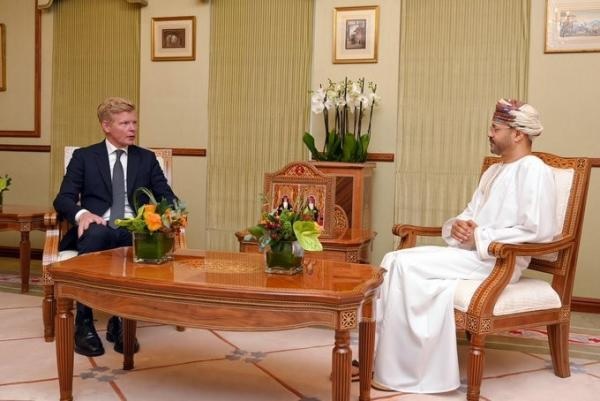المبعوث الاممي يختتم زيارة إلى عمان ناقش خلالها بدء عملية سياسية جامعة في اليمن لإنهاء النزاع