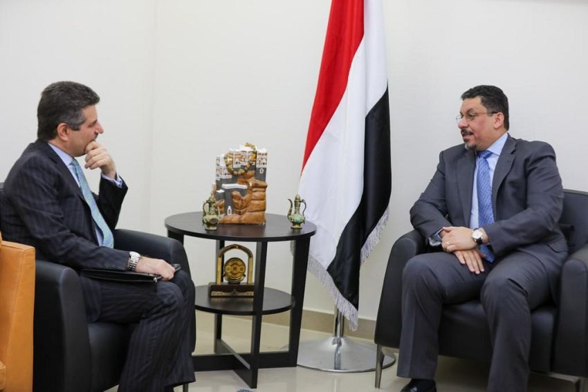 وزير خارجية اليمن لـ السفير الامريكي: نرحب بكافة المبادرات الرامية لانهاء الحرب 