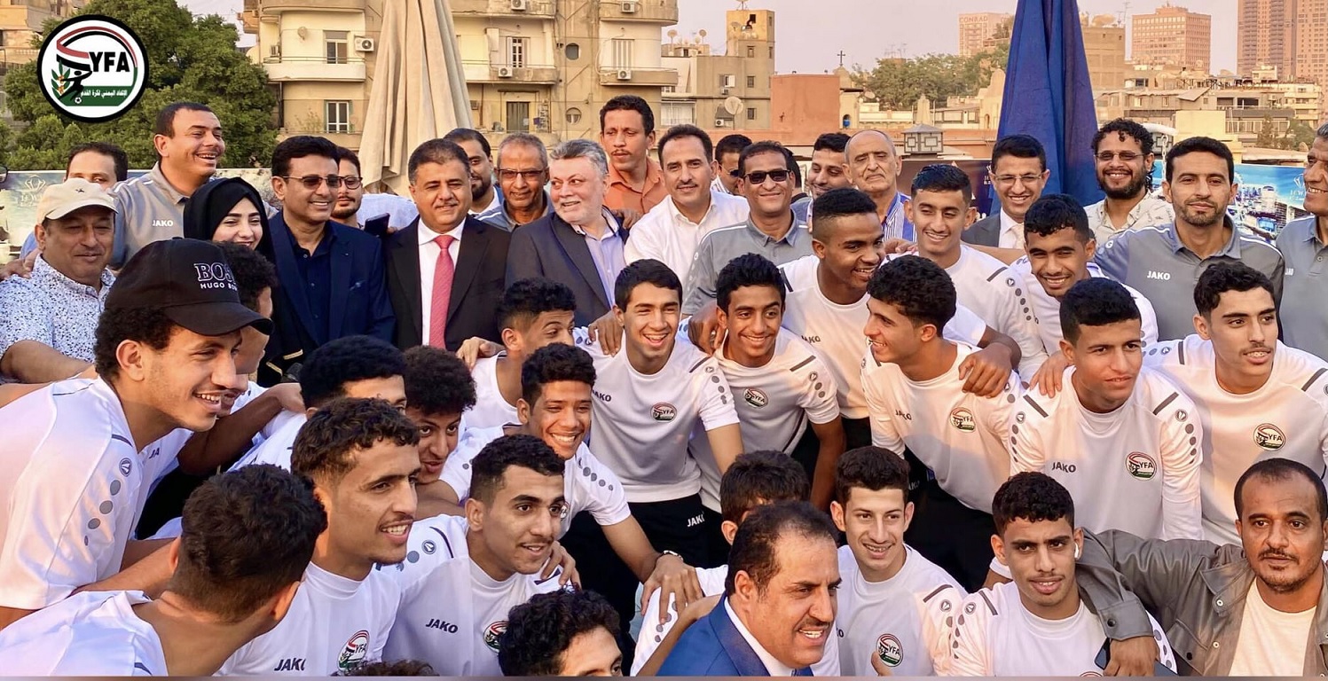 الشيخ العيسي يكرم بعثة منتخب الناشئين بجائزة مالية كبيرة ويطلق حملة معا نحو كأس العالم