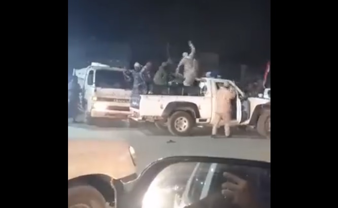 رفع راية كتب عليها "لبيك يارسول الله" في عدن فاعتدوا عليه بشكل وحشي - (فيديو)