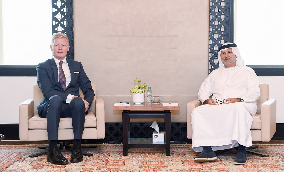 مستشار رئيس الامارات يلتقي المبعوث الأممي إلى اليمن ويبحثان جهود تمديد الهدنة
