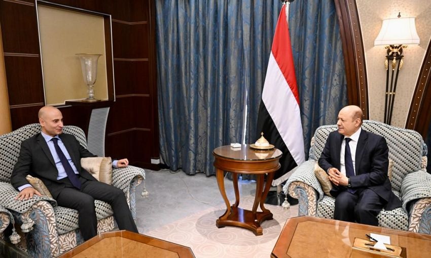 بعد احتجاجات عدن والمكلا.. أول إعلان رسمي من مجلس القيادة الرئاسي بشأن تراجع الريال اليمني وتدهور الخدمات الأساسية