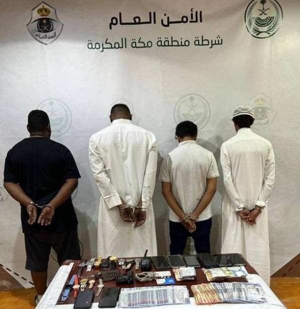 بينهم يمني.. الشرطة السعودية تضبط 4 أشخاص لانتحالهم صفة غير صحيحة وارتكاب حوادث سلب