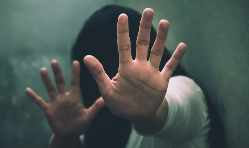 يمنية تلقى حتفها على يد زوجها بعد ضربها وتعذيبها