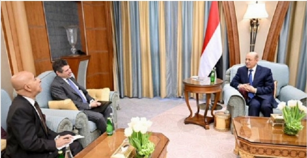 الرئيس العليمي...قرار حظر الاسلحة على المليشيا قادت الى اعتراض المزيد من سفن التهريب الايرانية 