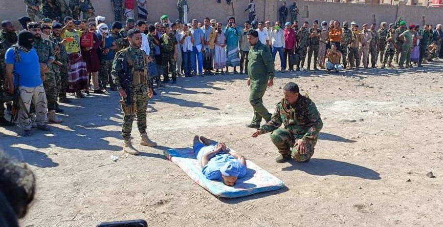 شاهد.. لحظة اعدام متهمين باتكارب جريمتي قتل في عدن - (فيديو)