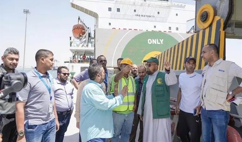 24 ألف طن قمح دعم سعودي لتوزيعه في 6 محافظات يمنية 
