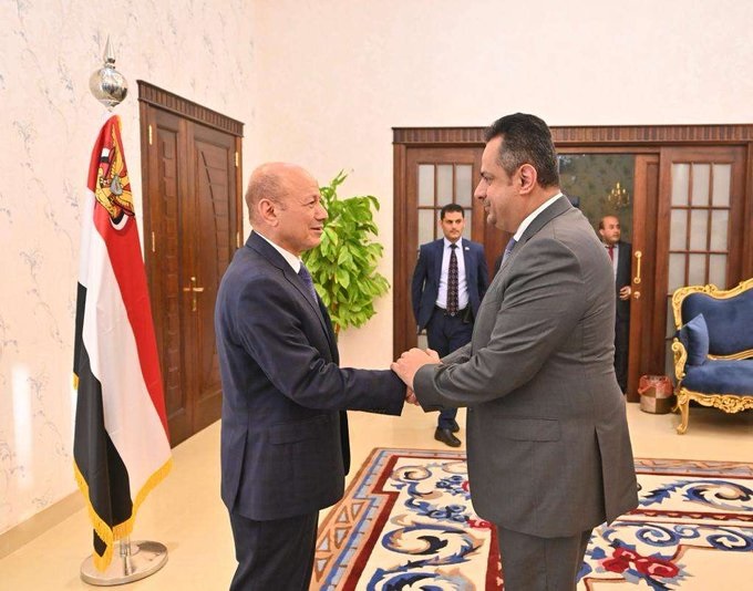 تنفيذاً لتوجيهات "الرئاسي".. رئيس الحكومة اليمنية يعود إلى عدن لممارسة مهامه
