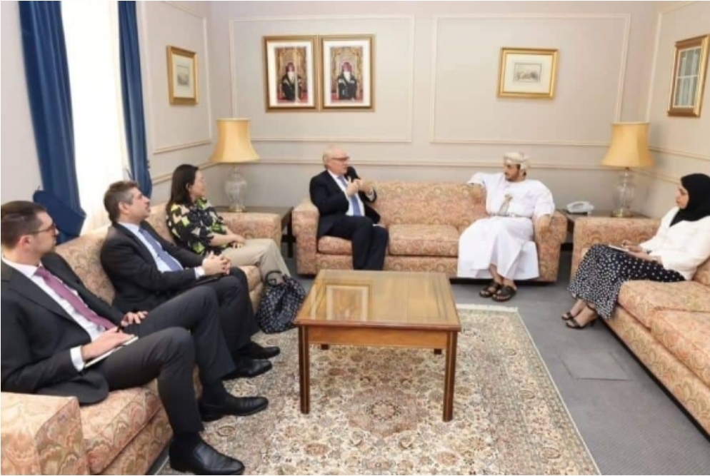 لقاء تشاوري يجمع المبعوث الأممي ووكيل وزارة الخارجية العماني من أجل تمديد الهدنة في اليمن