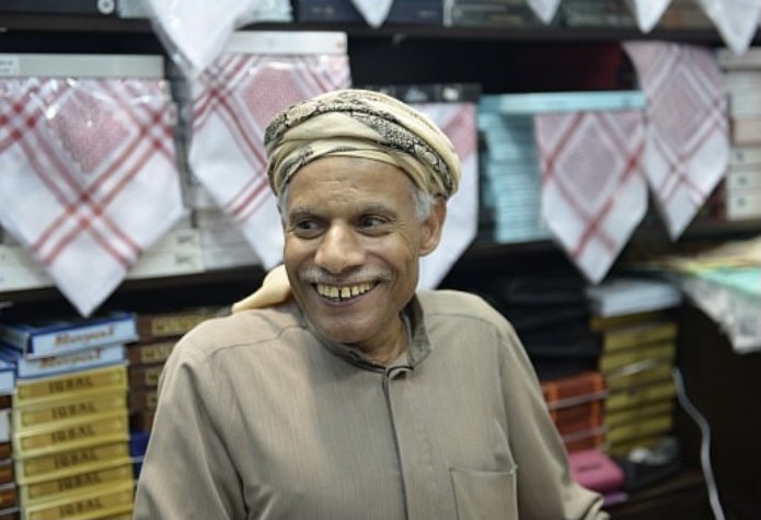 يمني يصبح مضرباً للمثل في الأمانة بعد أعاد 70 كيلو ذهب لصاحبها في الكويت - (فيديو+تفاصيل)
