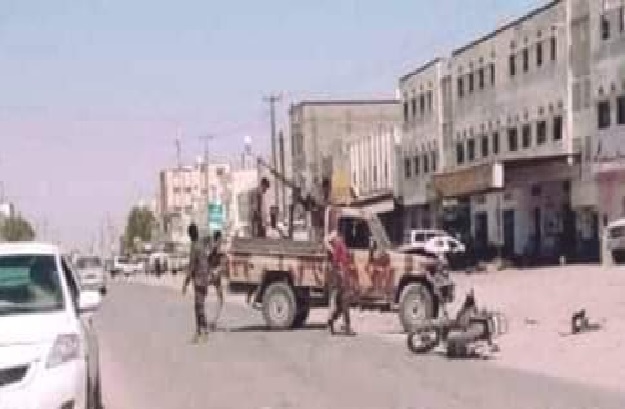 مقتل شاب واصابة اثنين آخرين دهساً من دورية عسكرية شرق اليمن