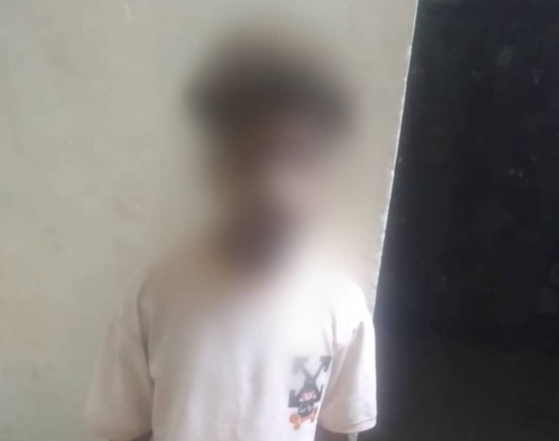 أمن عدن يلقي القبض على متهم برمي قنبلة صوتية أمام منزل أحد مواطن