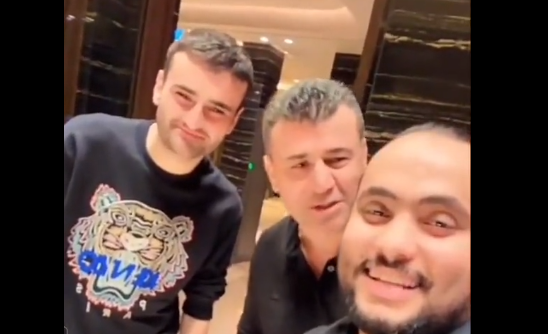 رجل أعمال يمني يصلح بين الشيف التركي الشهير بوراك ووالده - (فيديو)